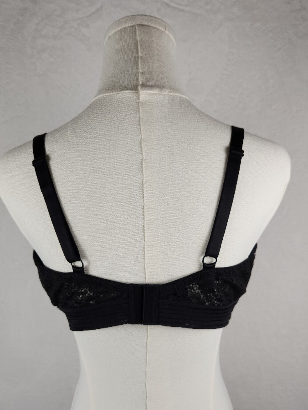 Victoria's Secret Very Sexy Push-Up Bra Black Lace Plus Size 38DD / 38E - Picture 2 of 8